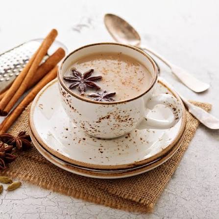 Indischer Masala Tee ohne Milch (Chai)
