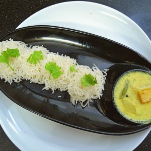 Idiyappam mit Gemüsecurry