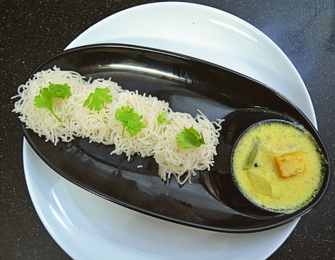 Idiyappam mit Gemüsecurry
