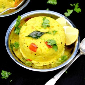 Rawa Upma mit Erbsencurry