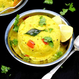 Rawa Upma mit Erbsencurry